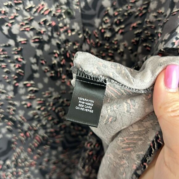 Torrid Top Gray Black Pink Print Popover Blouse 3/4 Roll Tab Sleeves Size 2X - Picture 4 of 7
